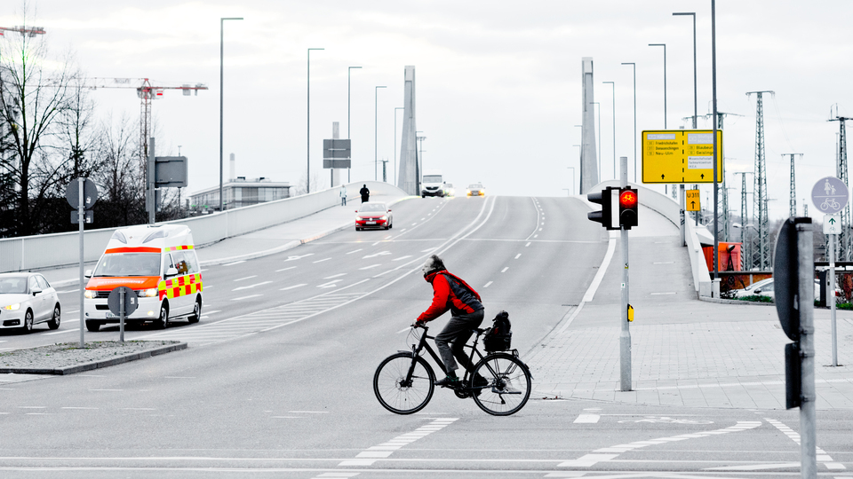 Bike and Bridge - ID 012973