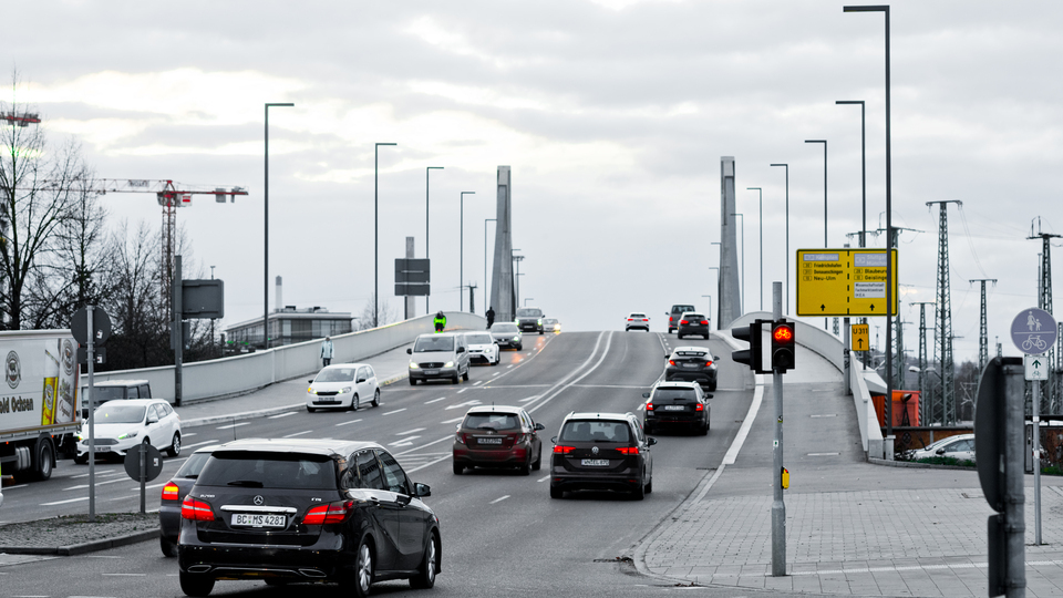 Bridge with Traffic - ID 012974
