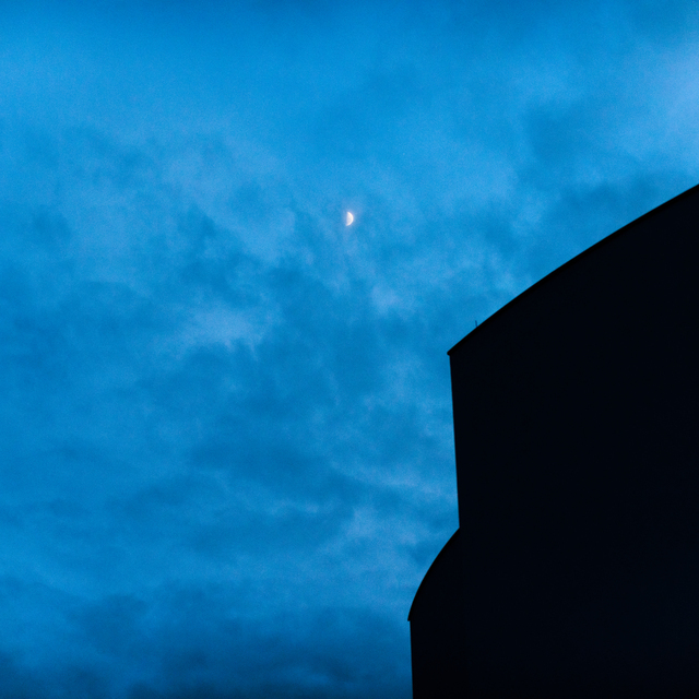 Moon above dem Muensterplatz - ID 012991