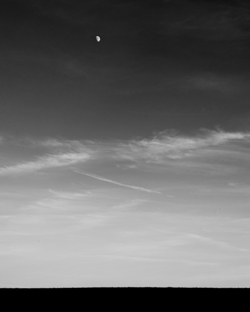 Moon over Hill - ID 013045