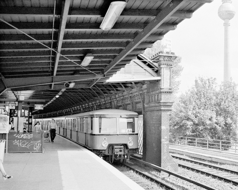 Waiting at S-Bahn Station - ID 013239