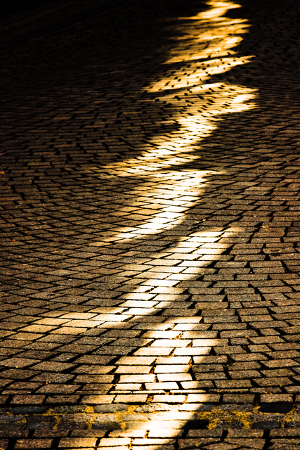 Lightplay on Cobbles IV - ID 013249