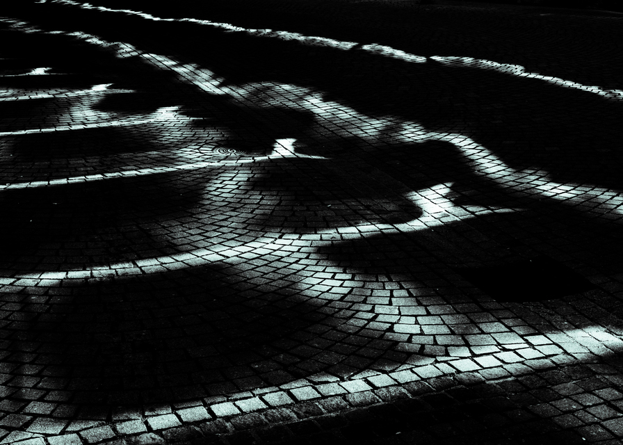 Lightplay on Cobbles IX - ID 013254