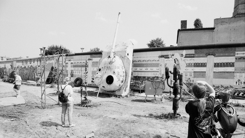 Tank on the Potsdamer Platz II - ID 013330