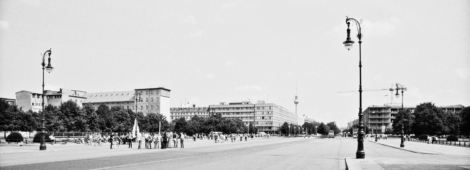 View away from Brandenburg Gate - ID 013332