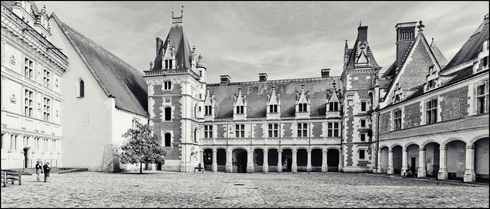 Blois Castle Courtyard III - ID 013397
