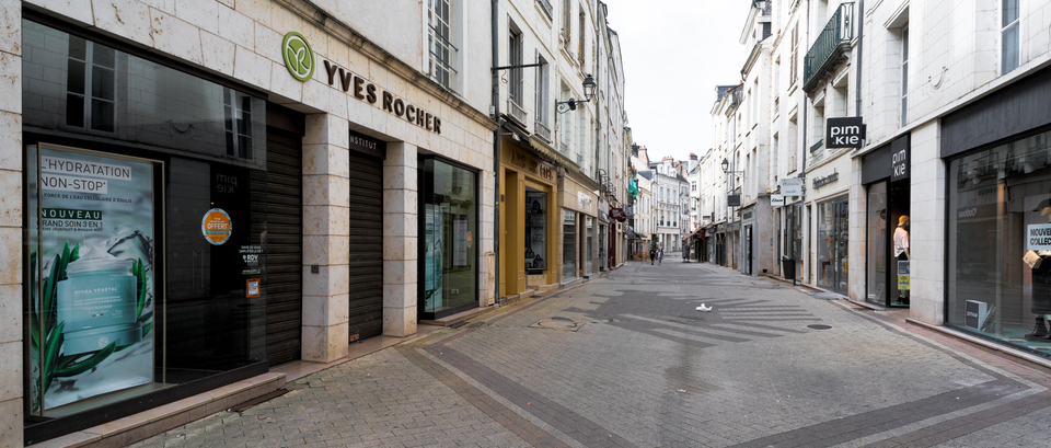 Between YVES ROCHER and PIM KIE - ID 013406