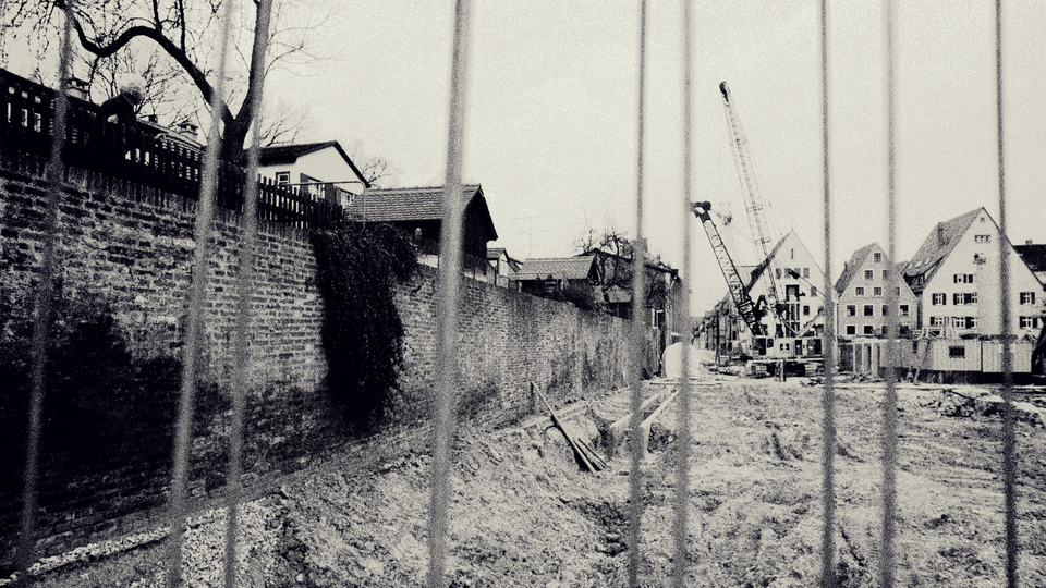 Construction Work next to the Wall - ID 013440