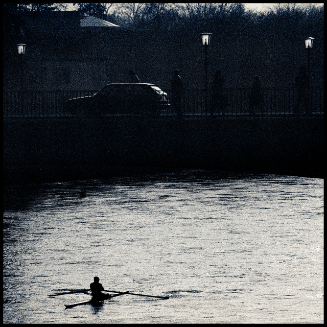 Rowing under the Bridge - ID 013477