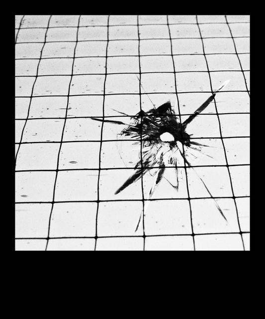 Glass with Hole III - ID 013502