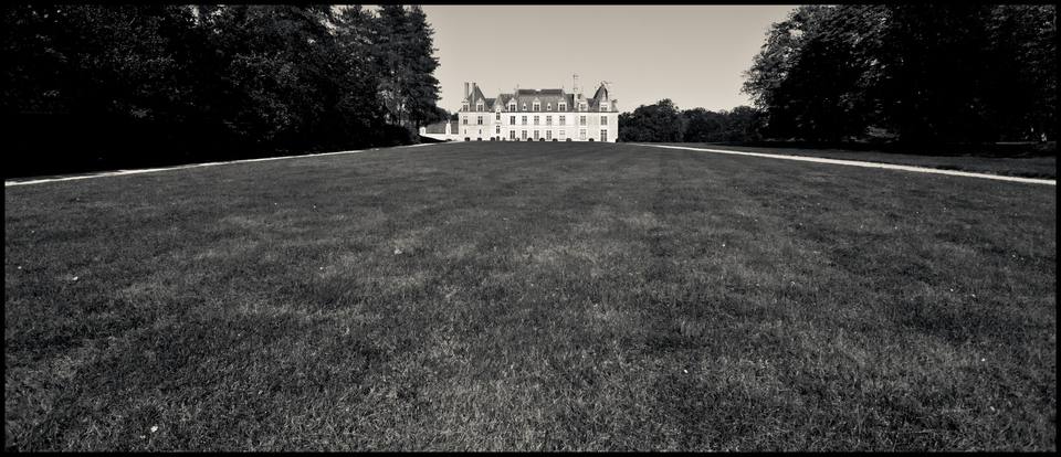 Castle in Garden I - ID 013512