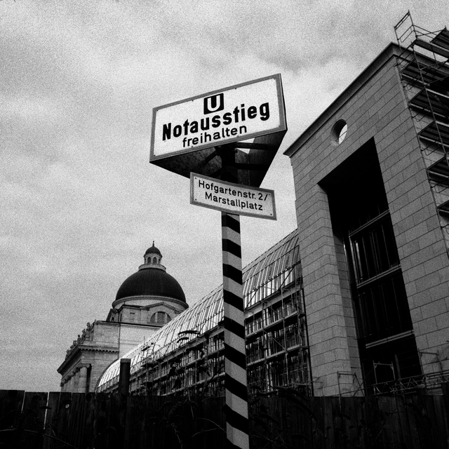 Emergency Exit Bavarian State Chancellery - ID 013613