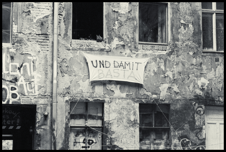 UND DAMIT BASTA - ID 013743