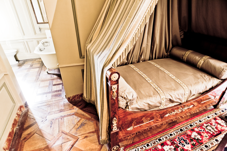 Bedroom and Bath - ID 013784