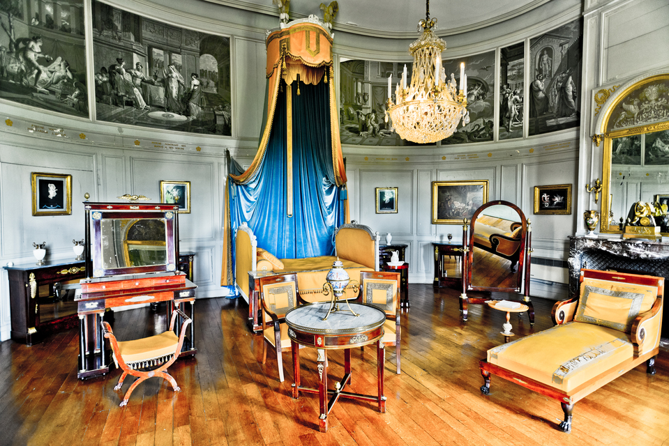 Round Bedroom - ID 013889