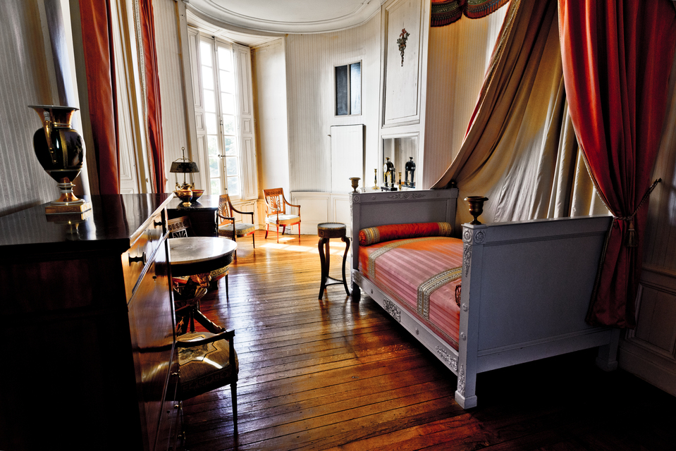 Small Bedroom - ID 013890