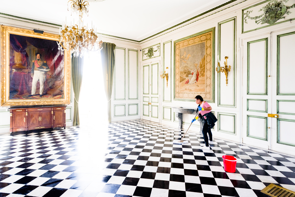 Preparing the Chequerboard - ID 013894