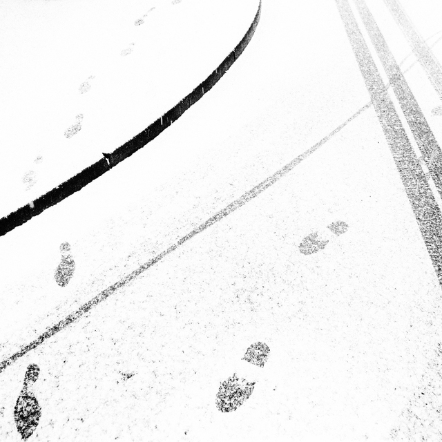 Footsteps on Snow III - ID 014385